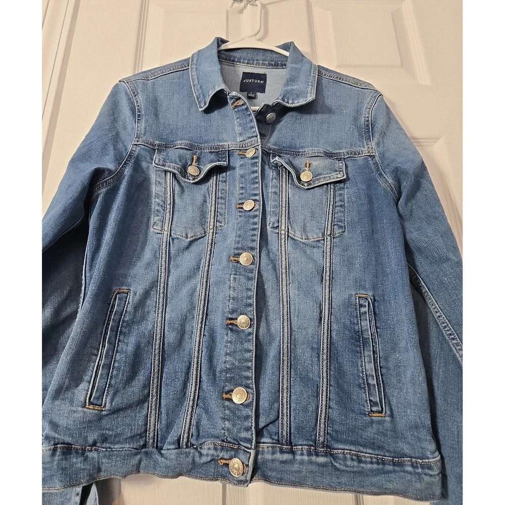 Justusa Girls Denim Jacket Size Large Button Closure. Has 4 Pockets